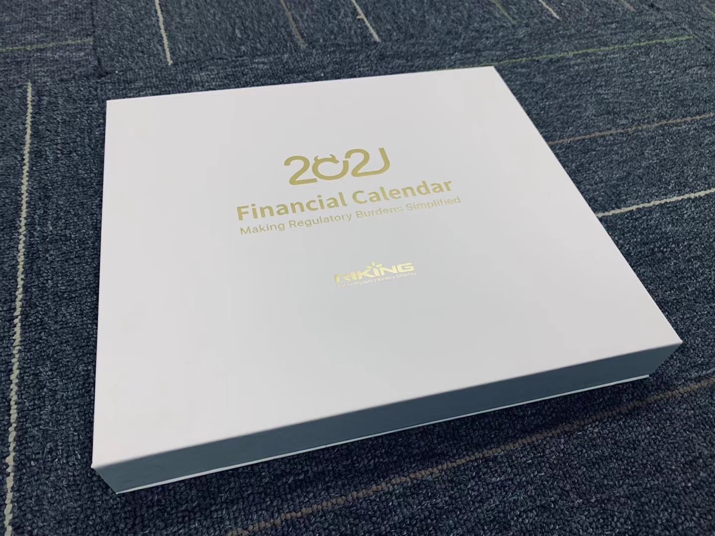 上海印刷公司揭秘:手提袋是如何生產(chǎn)的?(圖1) 微信圖片_20250415143847.jpg